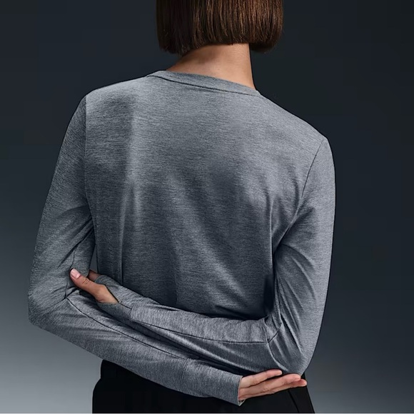 NIKE Women's Element Running Crewneck Pullover Long Sleeve Shirt, Smoke Grey - Picture 3 of 6